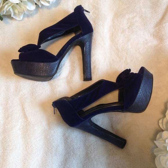 Qupid Dark Blue Velvet Bow Front Peep Toe Snake Skin Platform Heels - Picture 10 of 16
